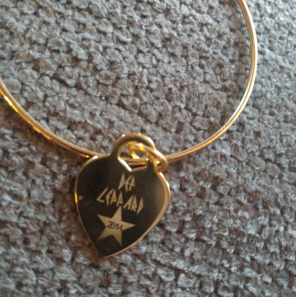 Def Leppard (old stock) gold Heart Engraved Bracel